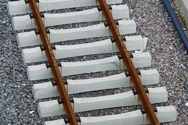 track construction 819786 640