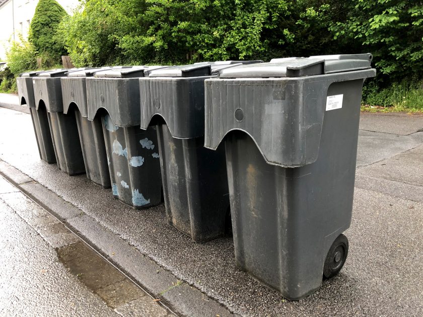 Über die genauen Abfuhrtermine zum Beispiel der Restmülltonnen informiert der Abfallkalender. Restmülltonnen
Stadt Arnsberg