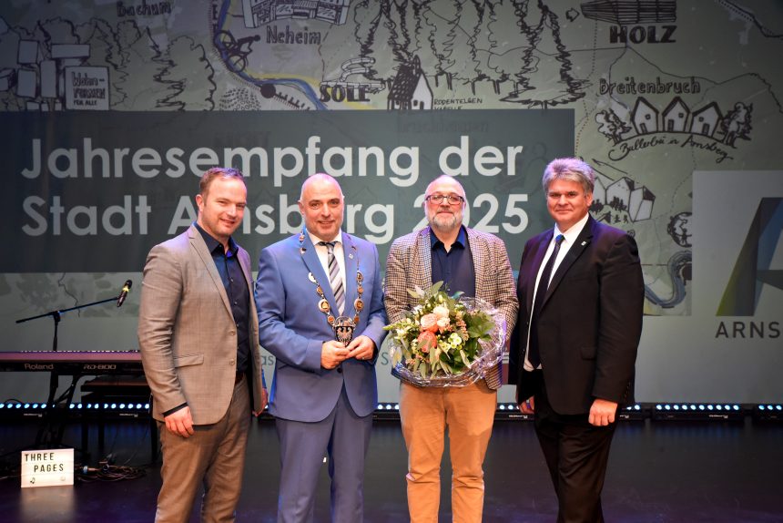 Beim Jahresempfang der Stadt Arnsberg konnten Bürgermeister Ralf Paul Bittner, der Erste Beigeordnete Christopher Hilverling und der Zweite Beigeordnete und Kämmerer Rainer Schäferhoff den Leiter des Sauerland-Museums in Arnsberg, Dr. Oliver Schmidt, als Gastredner begrüßen.