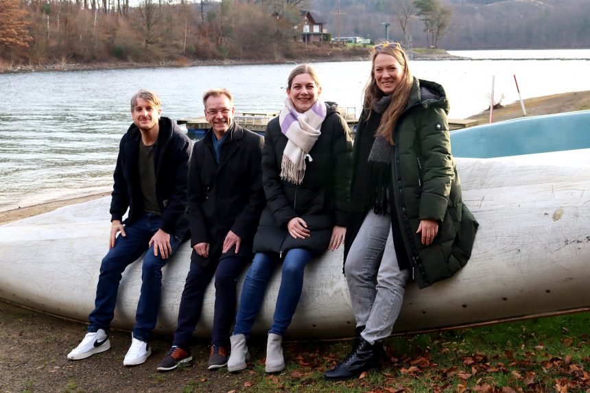 Die Initiatoren aus Meschede, Arnsberg und Sundern freuen sich auf die inspirierenden Base-camp-Veranstaltungen 2025. V. l.: Andreas Jansen (Homebase Sauerland), Martin Zumbusch (Startercenter NRW), Julia Heer (wista Sundern) und Christina Wolff (Wirtschaftsförderung Meschede).