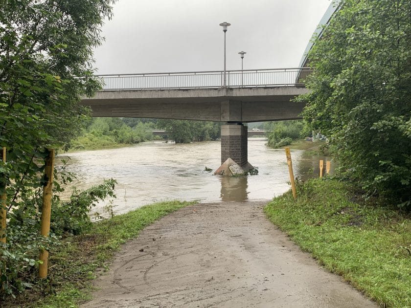 Mit den Folgen des Klimawandels – wie hier bei Hochwasserereignissen im Stadtteil Neheim – beschäftigt sich die öffentliche Informationsveranstaltung zum Klimaanpassungskonzept der Stadt Arnsberg. (Copyright: Stadt Arnsberg)