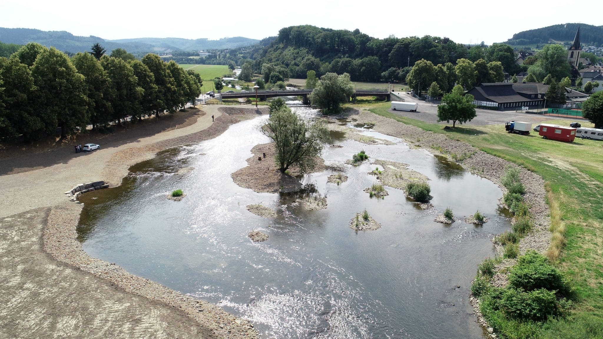 Die öffentliche Veranstaltung informiert auch über bereits getroffenen Maßnahmen wie hier an der Ruhr im Stadtteil Oeventrop. (Copyright: Stadt Arnsberg)