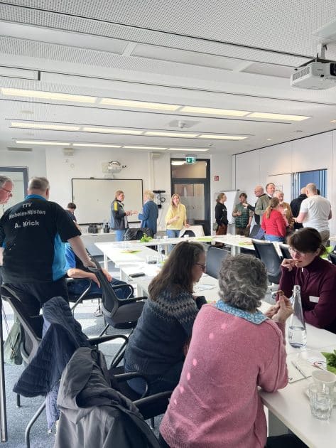 Tag der Begegnung - Sport für alle: 27 Teilnehmenden sind der Einladung zur Veranstaltung gefolgt. (Foto: Stadt Arnsberg)