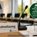 Symbolbild zu einer öffentlichen Ratssitzung der Stadt Arnsberg mit Mikrofon, Tagesordnung und Hinweis auf die Einwohnerfragestunde am 2. Juli.