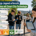 Jugendliche messen mit mobilen Sensoren Temperatur und Luftfeuchtigkeit und werten die Daten zum Stadtklima in Arnsberg auf einem Tablet aus.